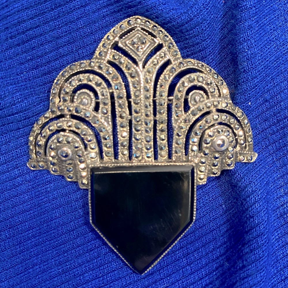 VTG Silver and onyx brooch.